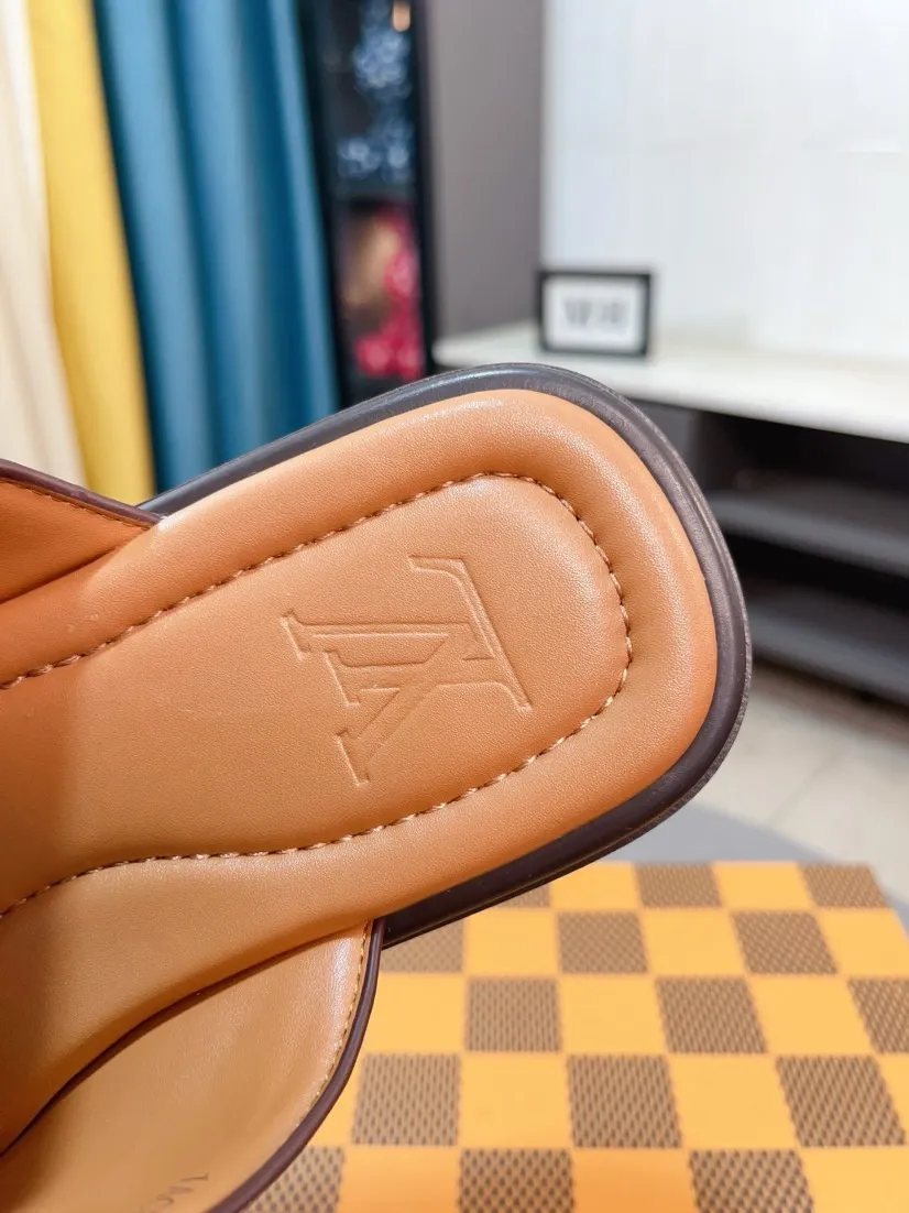 Men's shoes 💰380🌹🌹 (lv-Louis Vuitton) New men's slippers, high-end boutique, exquisite embossed logo decoration on the upper, fine workmanship, super soft soles, casual, loose and comfortable, a must-have in summer! \nsize：38-44